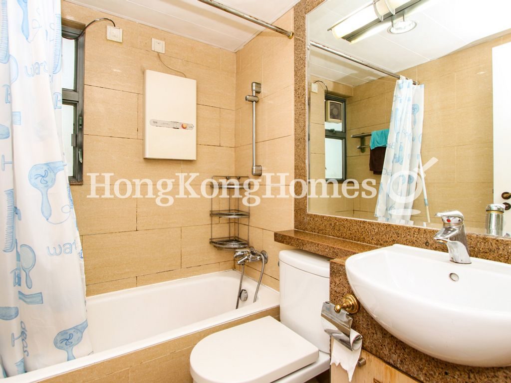 Guest Bathroom — Queen's Terrace - Tower 01, Sheung Wan