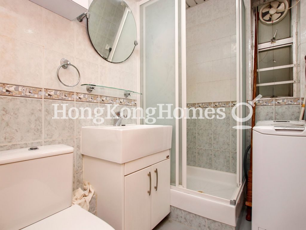 Guest Bathroom — Academic Terrace - Block 03, Pokfulam