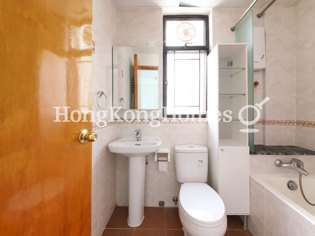 Master Bathroom — CNT Bisney, Pokfulam