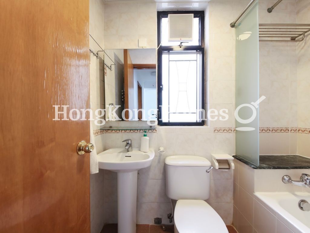 Guest Bathroom — CNT Bisney, Pokfulam