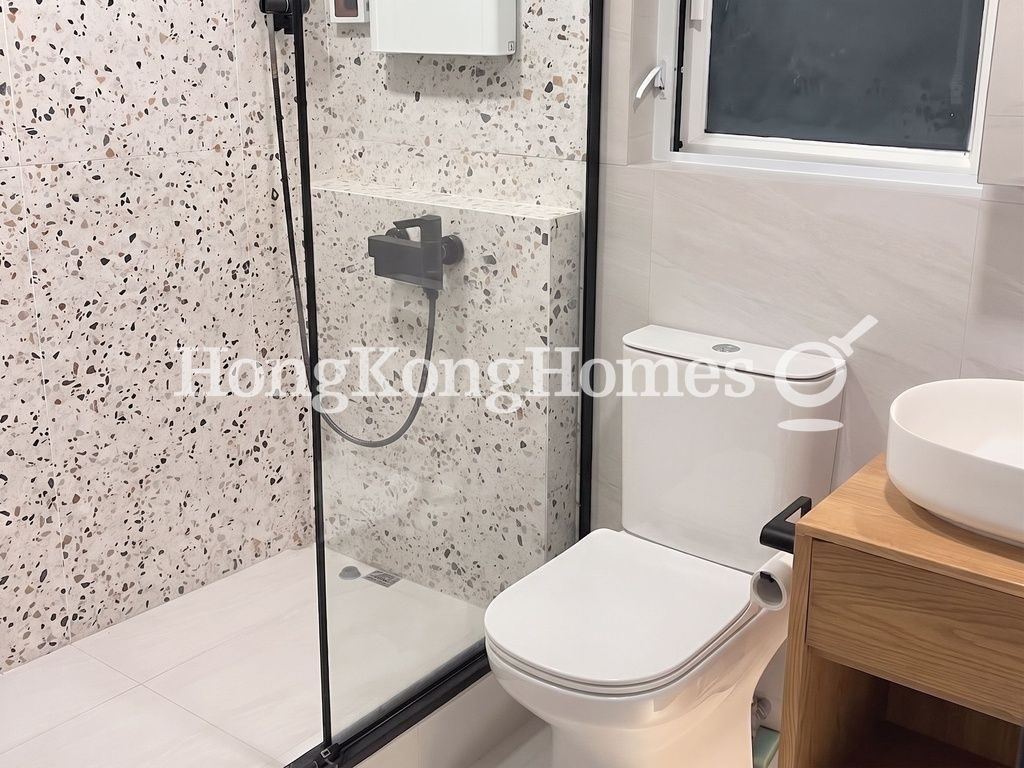 Guest Bathroom — Grand Promenade - Tower 06, Quarry Bay