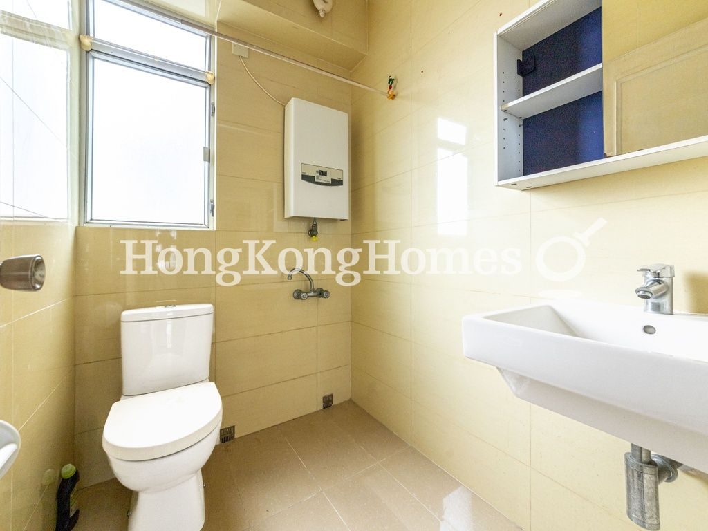 Guest Bathroom — Sherwood Court, Mid-levels West