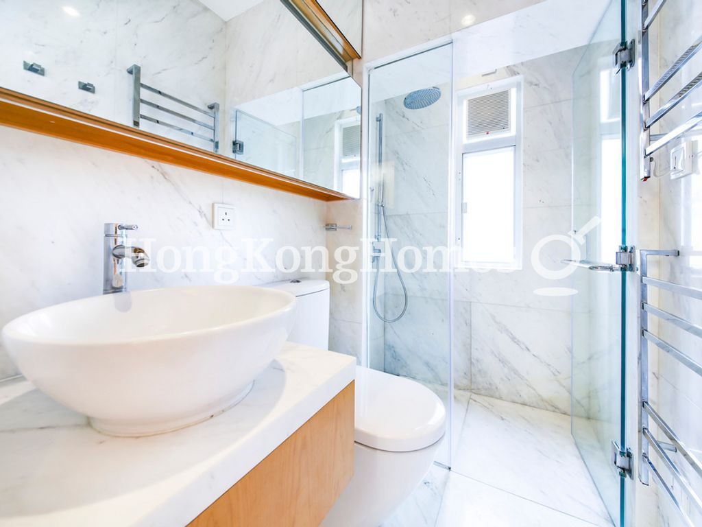 Bathroom — Golden Lodge, Mid-levels West
