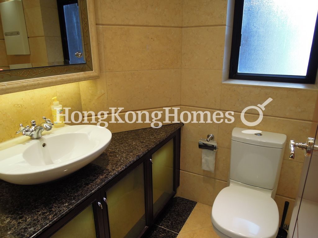Guest Bathroom — The Arch - Block 1A (Sun Tower), Tsim Sha Tsui
