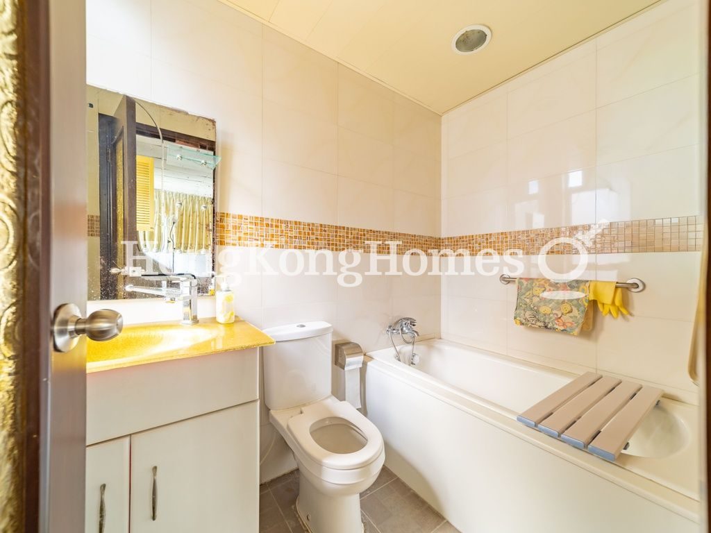 Master Bathroom — Hillview Garden, Western / Kennedy Town