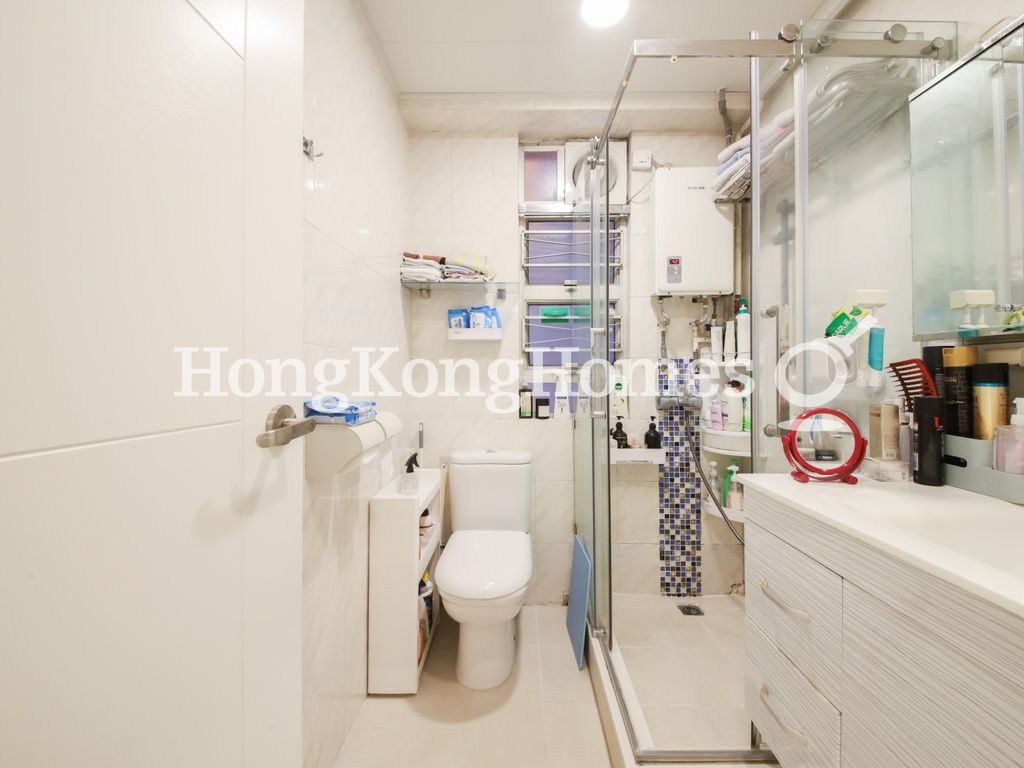Guest Bathroom — Rhenish Mansion, Mid-levels West