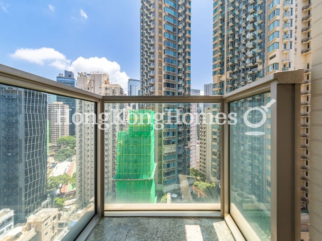 Balcony off Living and Dining Room — 囍匯 - 第2期- 第2座，灣仔