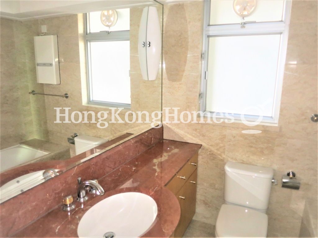 Guest Bathroom — 漾日居 - 第03座，尖沙咀