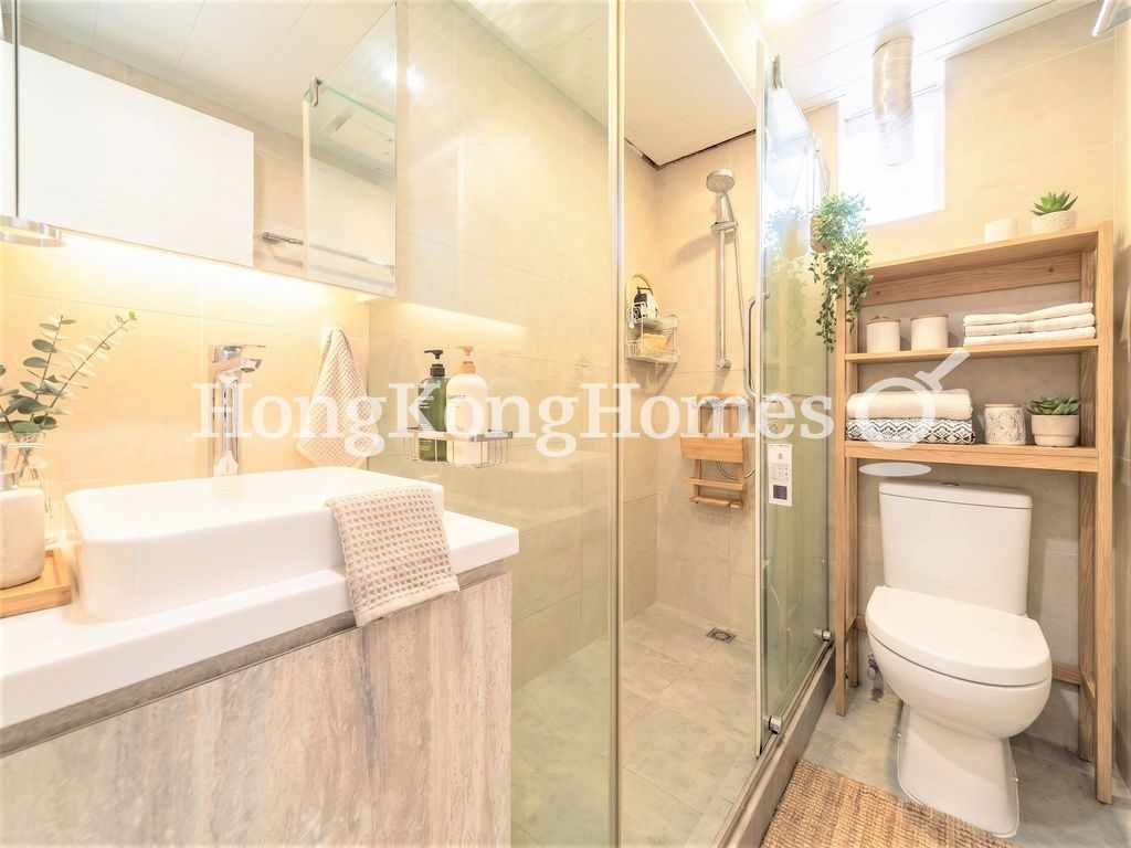 Guest Bathroom — Merry Court, Mid-levels West