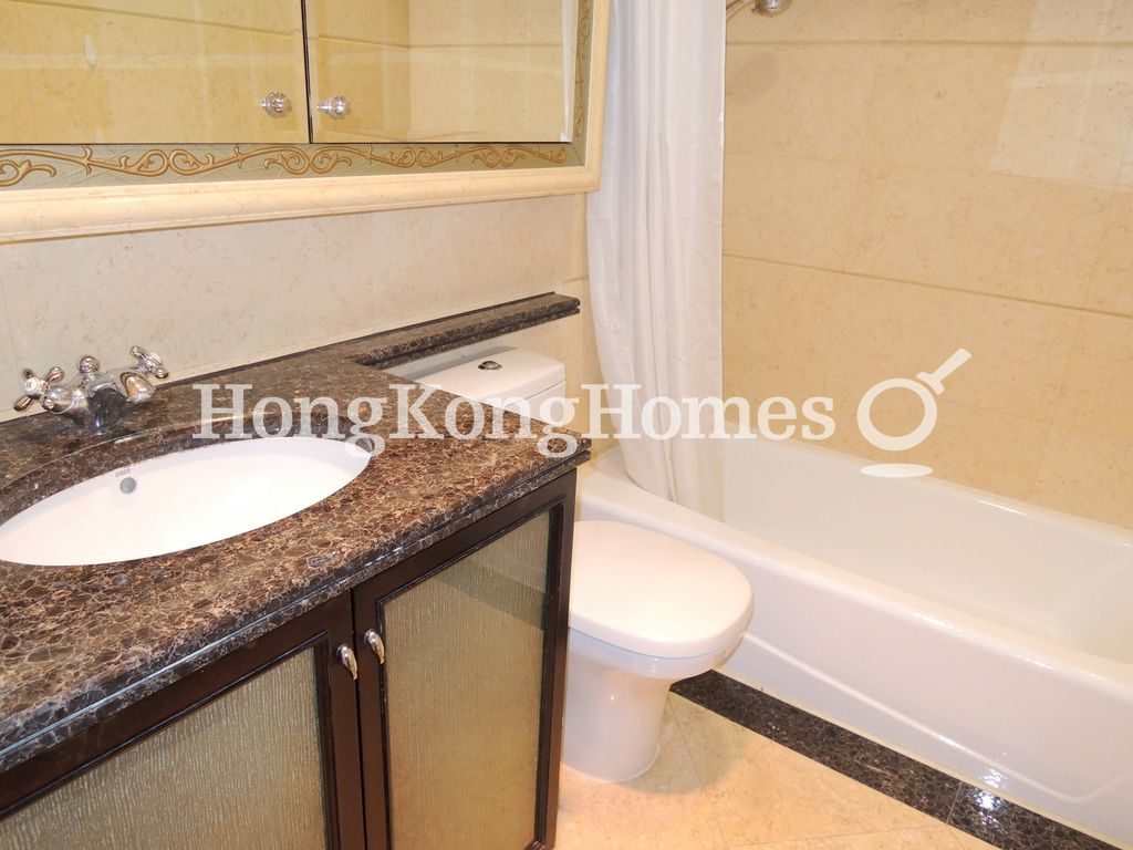 Guest Bathroom — The Arch - Block 2 (Star Tower), Tsim Sha Tsui