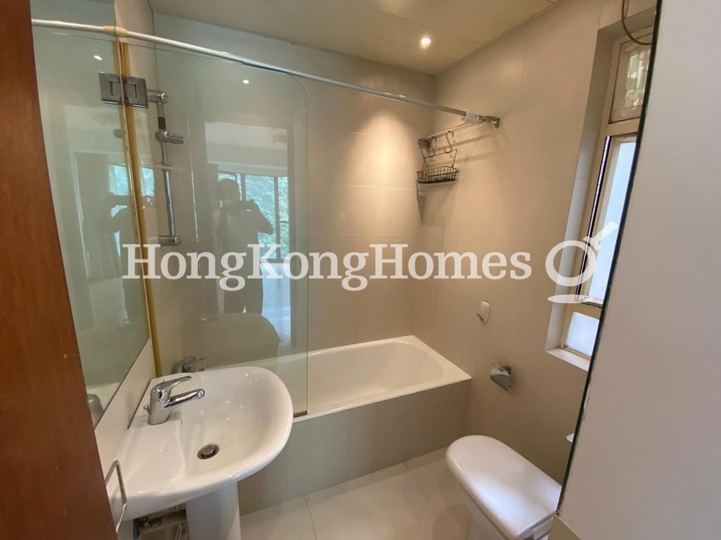Bathroom — Hillsborough Court - Block 03, Mid-levels Central