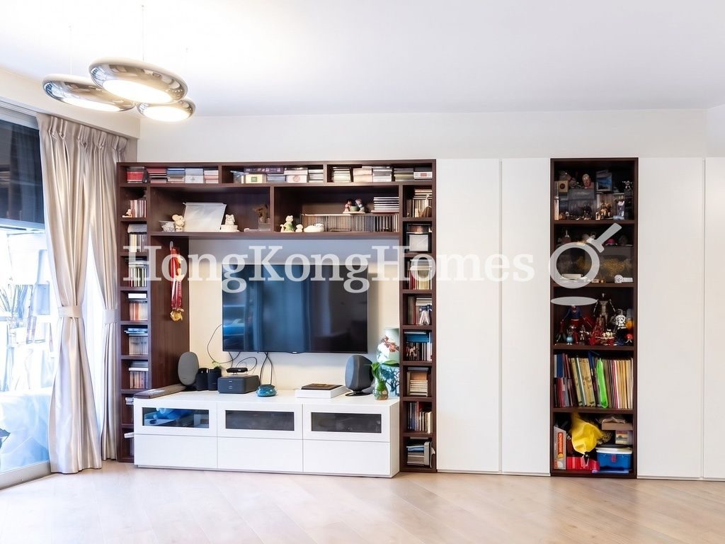 Living and Dining Room — Taikoo Shing - Banyan Mansion, Taikoo Shing