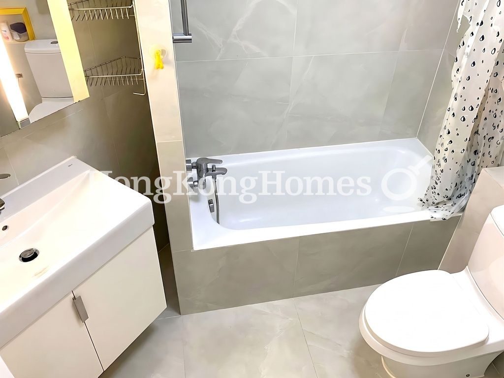 Bathroom — Taikoo Shing - Banyan Mansion, Taikoo Shing