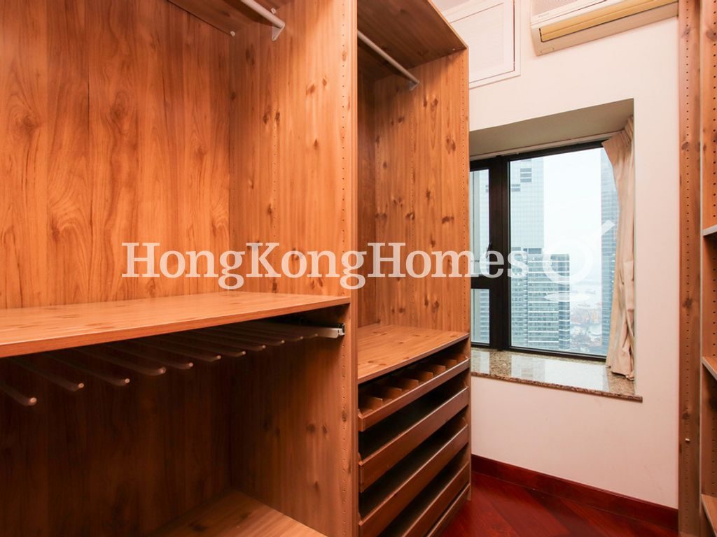 Built-in Closet in Second Bedroom — The Arch - Block 1A (Sun Tower), Tsim Sha Tsui