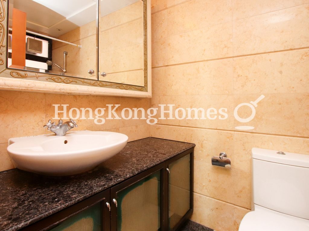 Guest Bathroom — The Arch - Block 1A (Sun Tower), Tsim Sha Tsui
