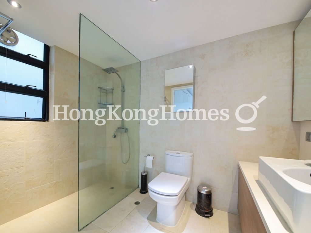 Master Bathroom — Regent Palisades - Block 04, Pokfulam