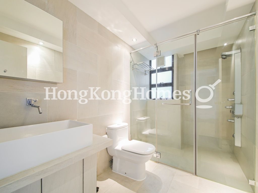 Guest Bathroom — Regent Palisades - Block 04, Pokfulam