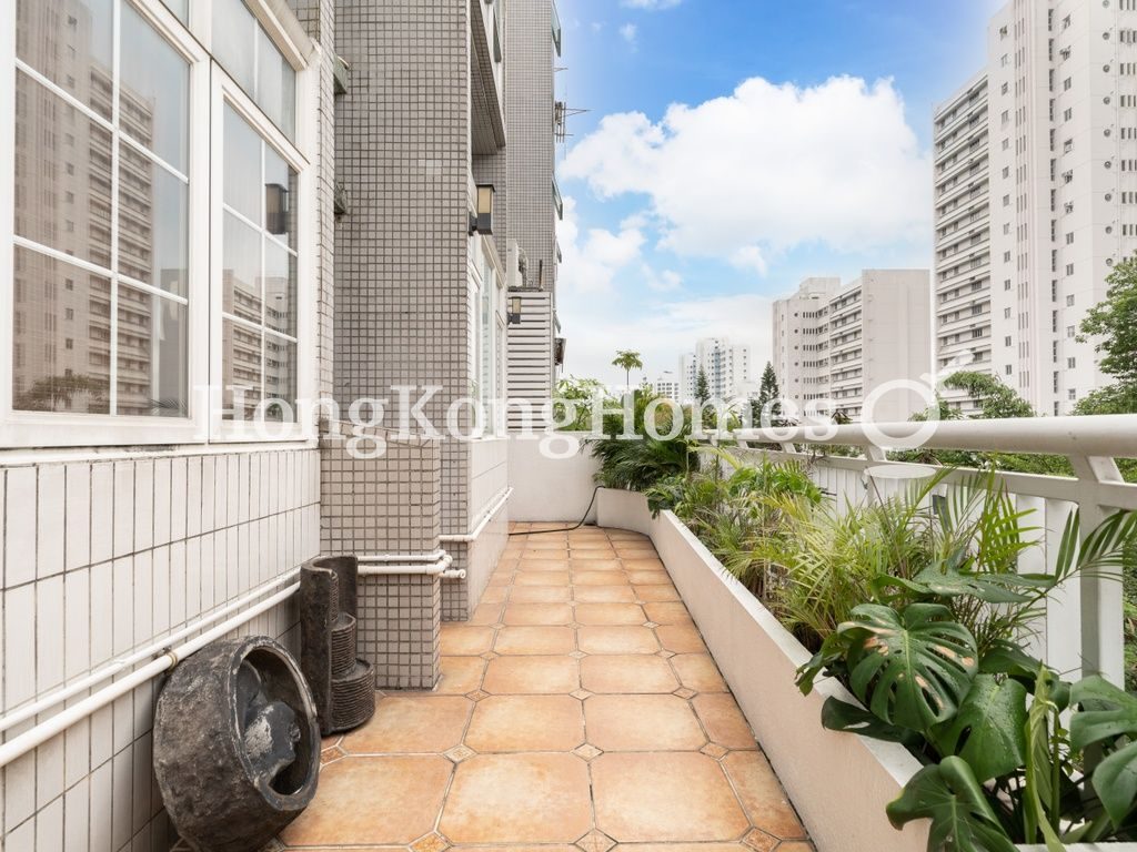 Private Terrace off Living & Dining Room — 雅鑾閣，薄扶林