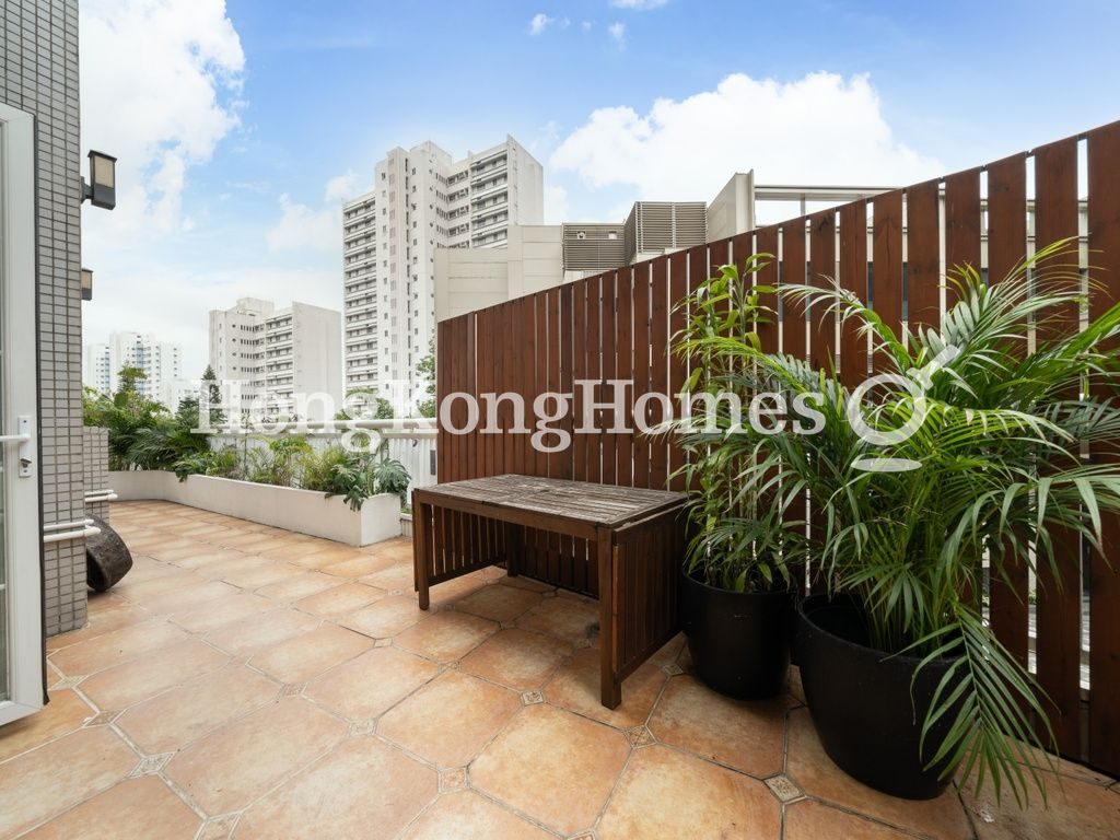 Private Terrace off Living & Dining Room — 雅鑾閣，薄扶林