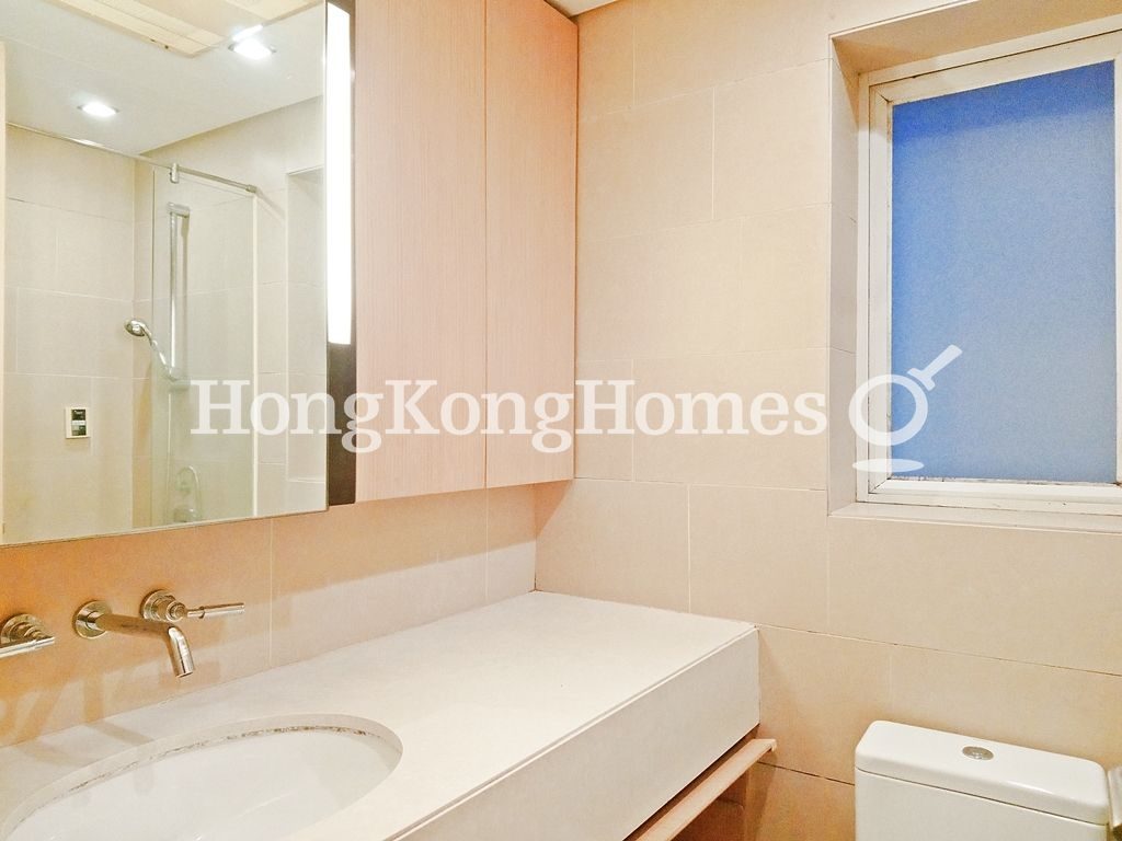 Guest Bathroom — Island Lodge, North Point