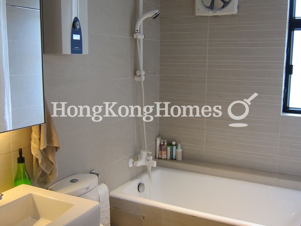 Guest Bathroom — Lyttelton Garden - Block 02, Mid-levels West