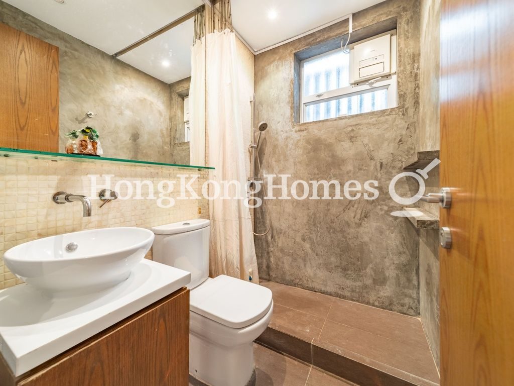 Guest Bathroom — Skyline Mansion - Block 01, Mid-levels West