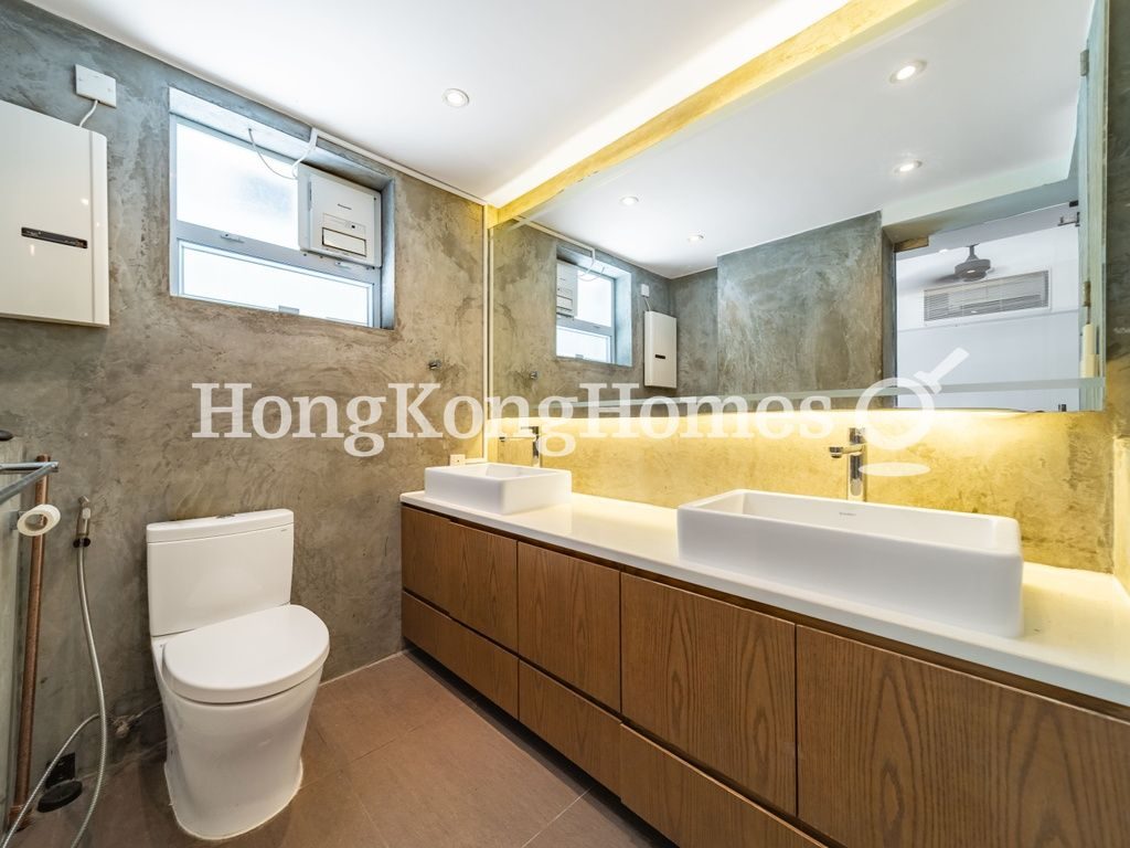 Master Bathroom — Skyline Mansion - Block 01, Mid-levels West