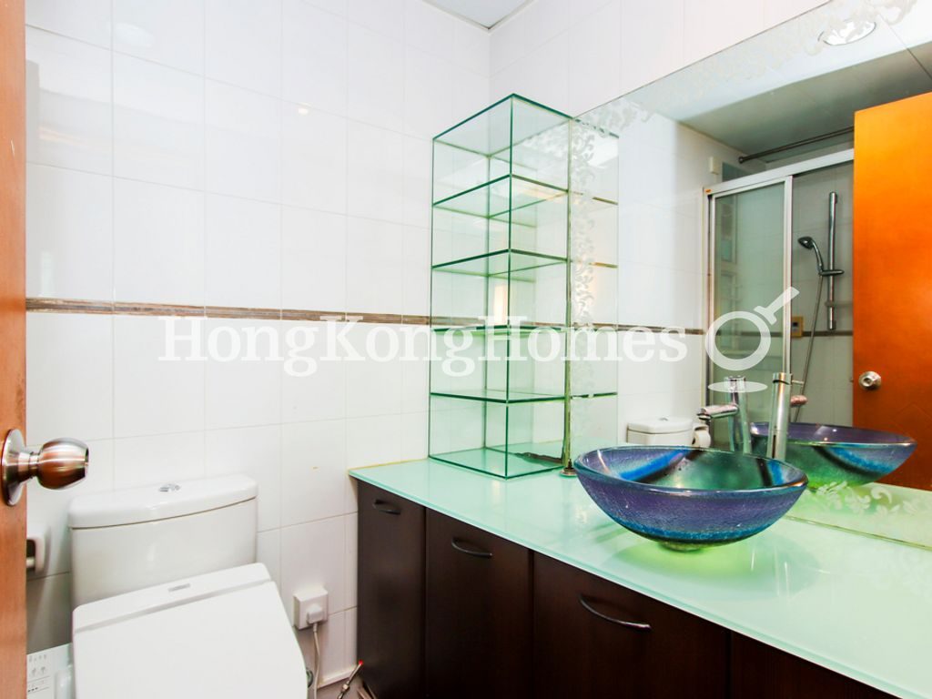 Guest Bathroom — 逸濤灣 - 01座, 春瑤軒，筲箕灣