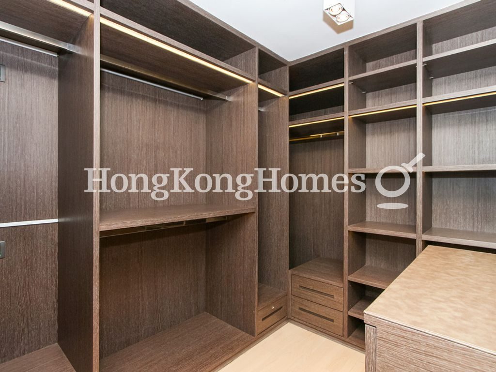 Walk-in Closet in Master Bedroom — Realty Gardens - Venice Court, Mid-levels West