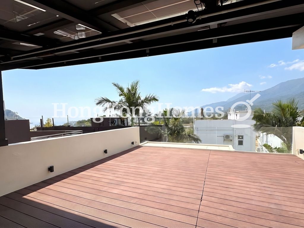 Private Rooftop — Ham Tin Kau Tsuen, Lantau