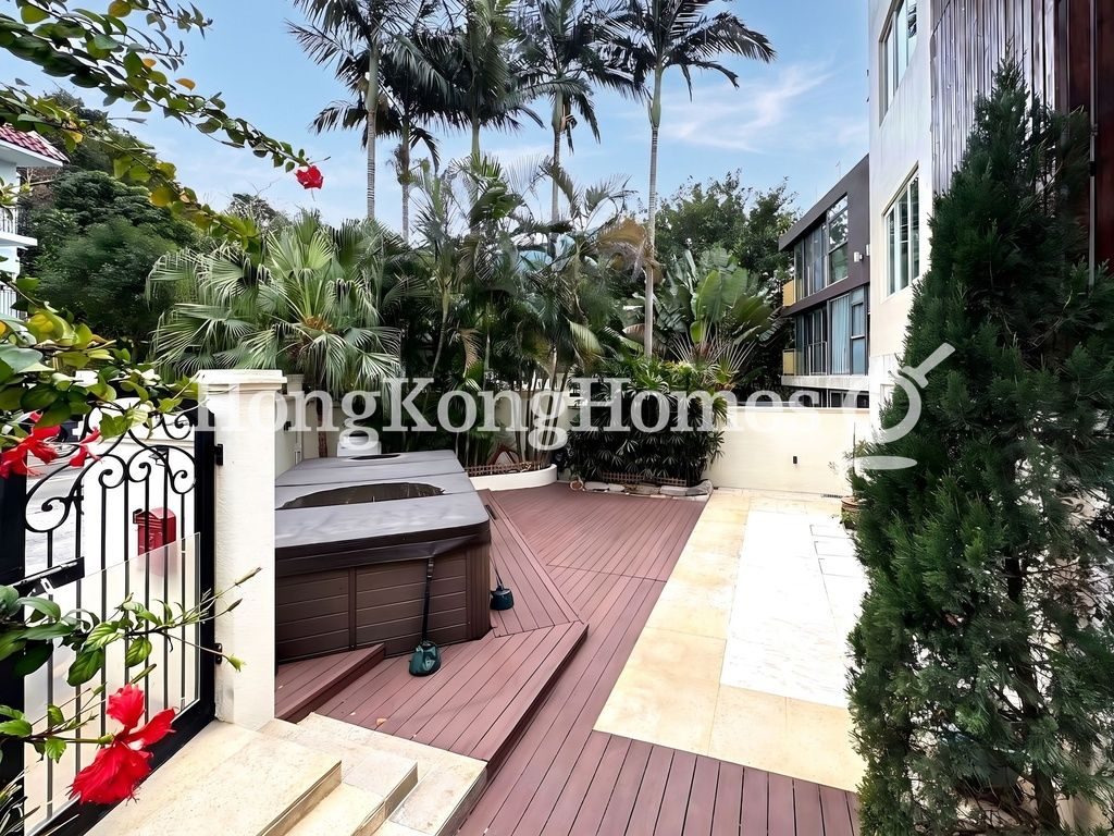 Front Garden Area with Jacuzzi — Ham Tin Kau Tsuen, Lantau