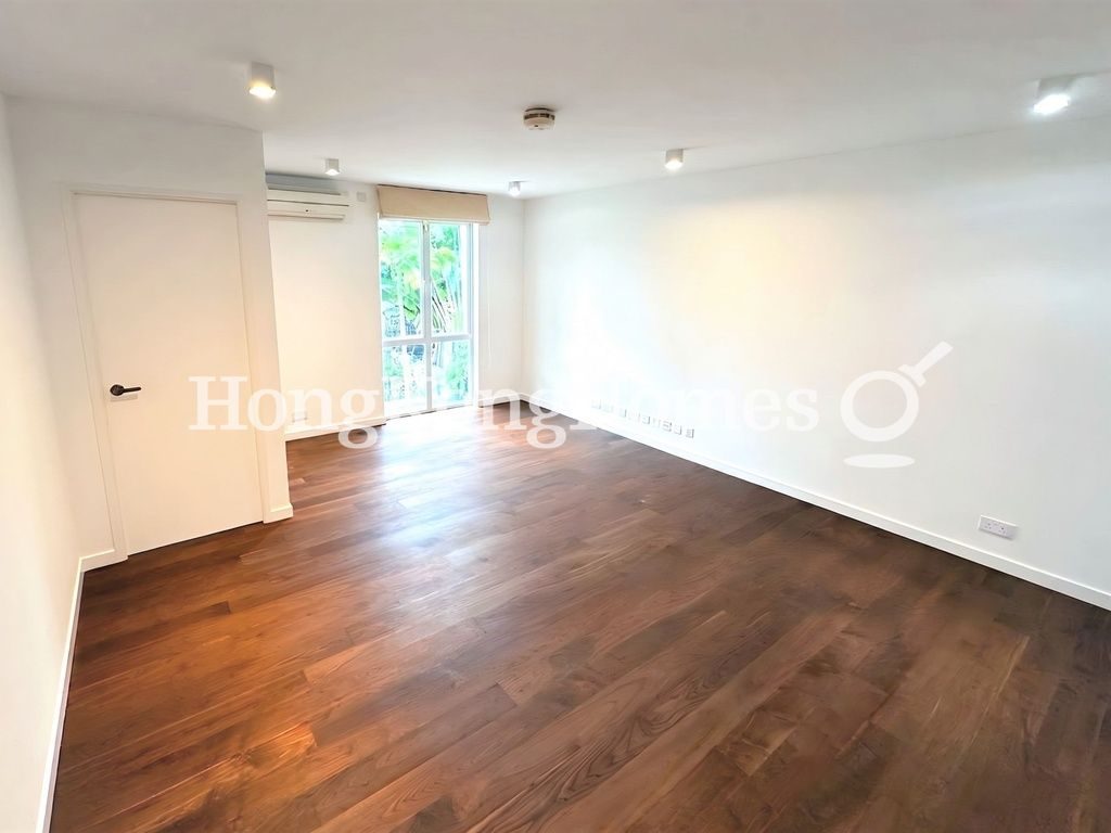 Family Room — Ham Tin Kau Tsuen, Lantau
