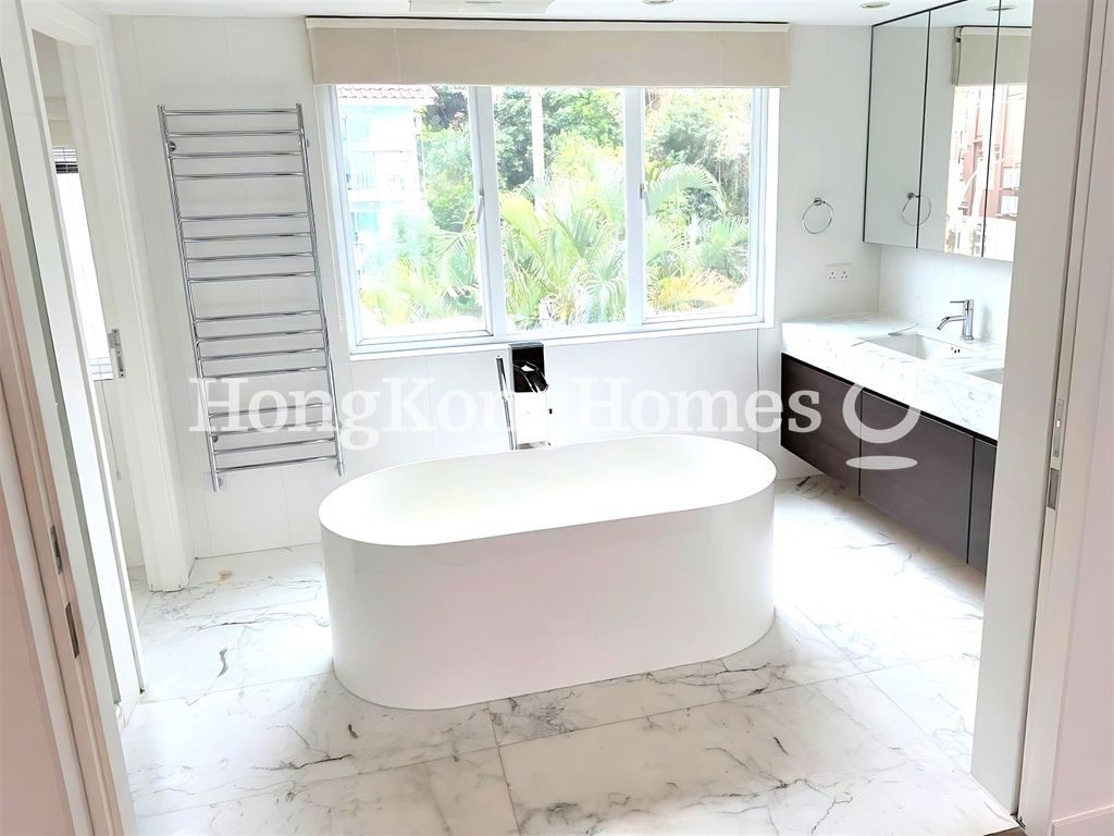 Master Bathroom — Ham Tin Kau Tsuen, Lantau