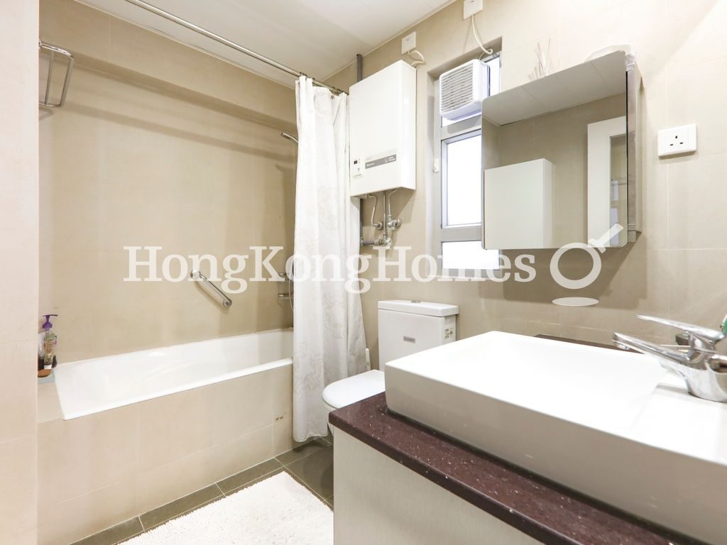 Master Bathroom — Botanic Terrace - Block B, Mid-levels West