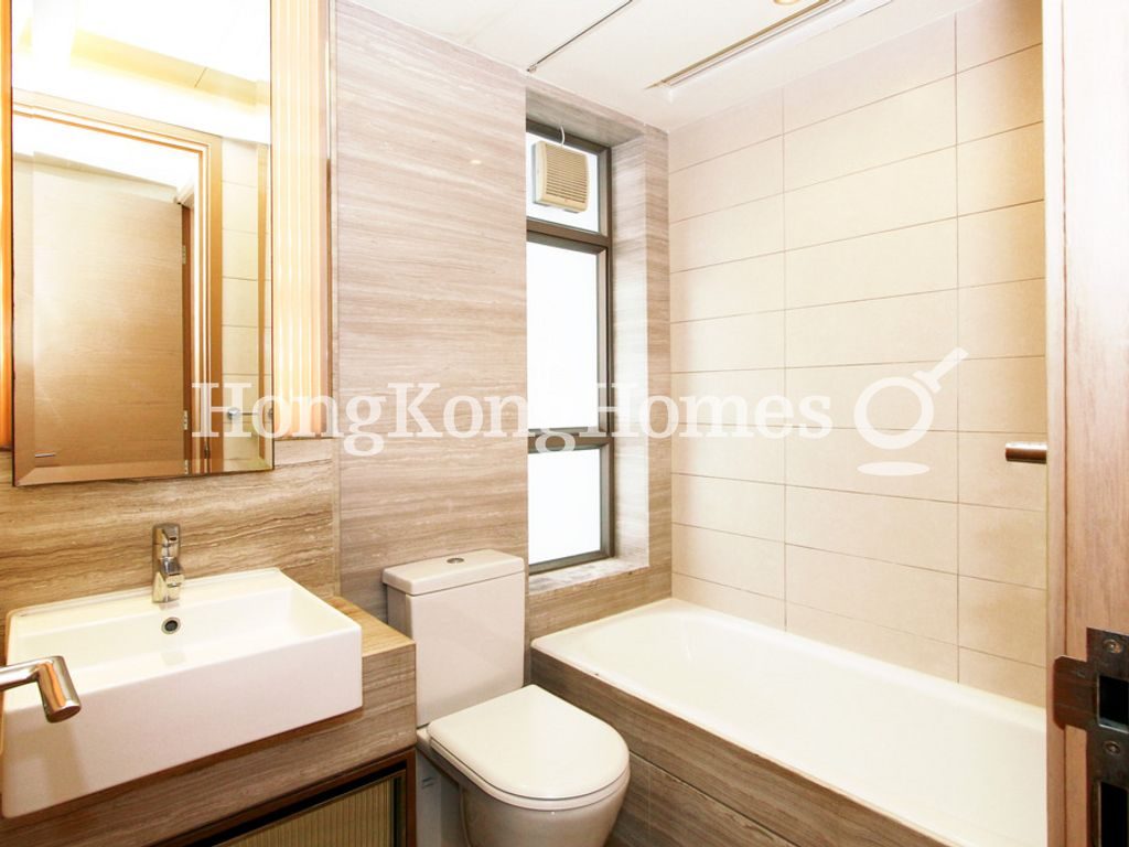 Master Bathroom — Island Crest - Tower 1, Sai Ying Pun