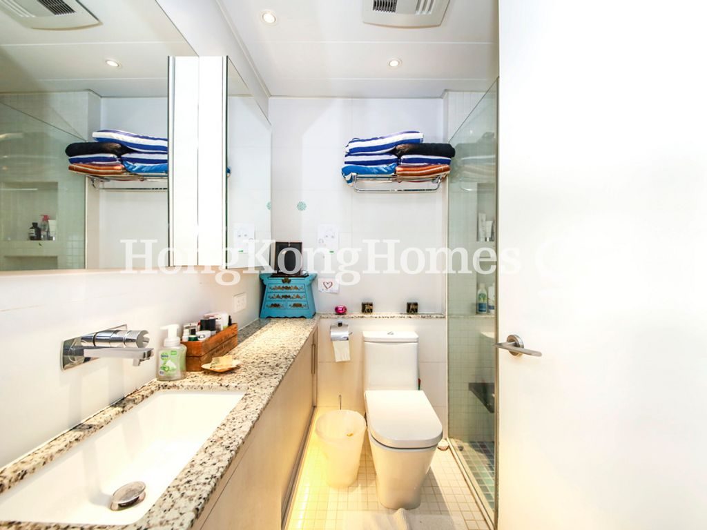 Master Bathroom — Realty Gardens - Paris Court, Mid-levels West