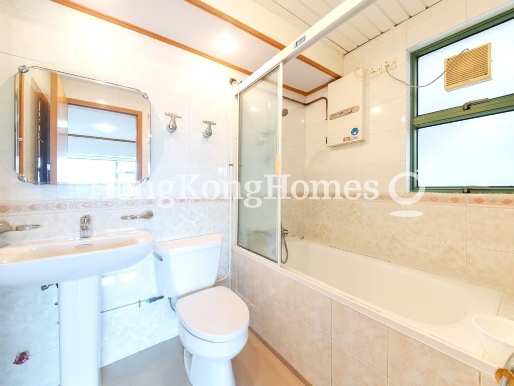Master Bathroom — Robinson Place - Block 01, Mid-levels West