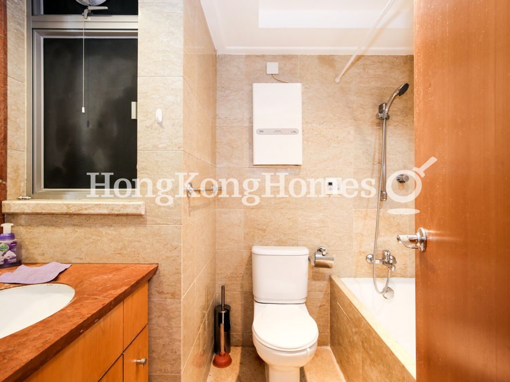 Guest Bathroom — The Waterfront - Block 02, Tsim Sha Tsui