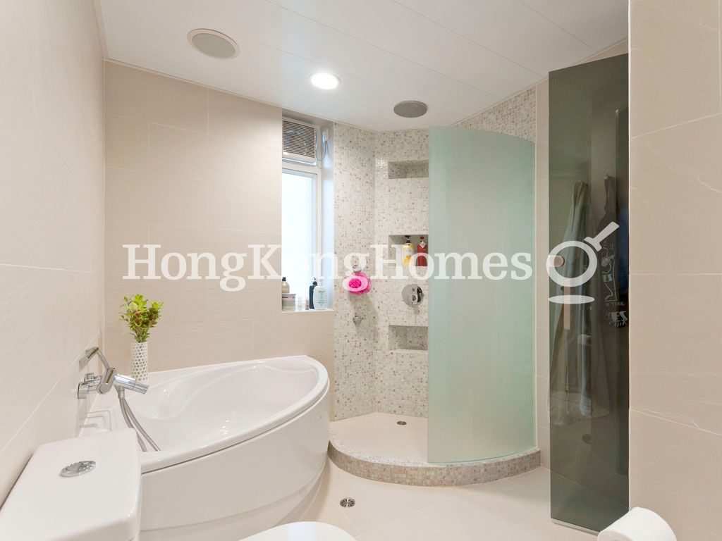 Master Bathroom — Jardine's Lookout Garden Mansion - Block A, Tai Hang