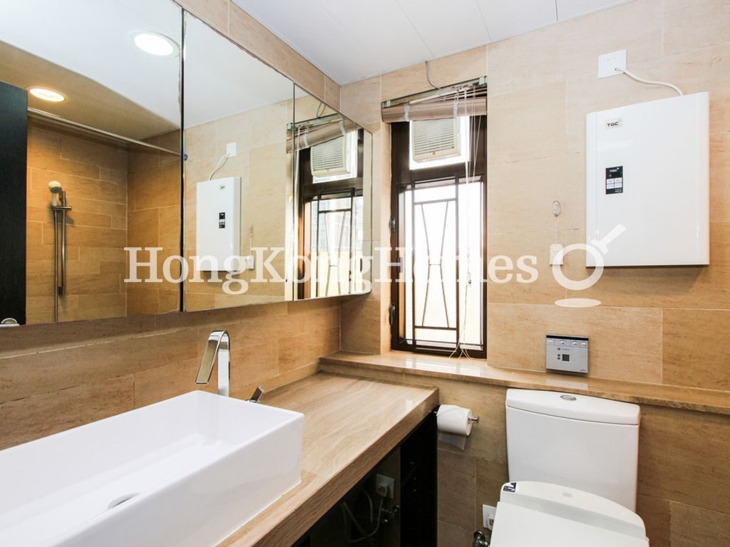Master Bathroom — Gardenview Heights, Tai Hang