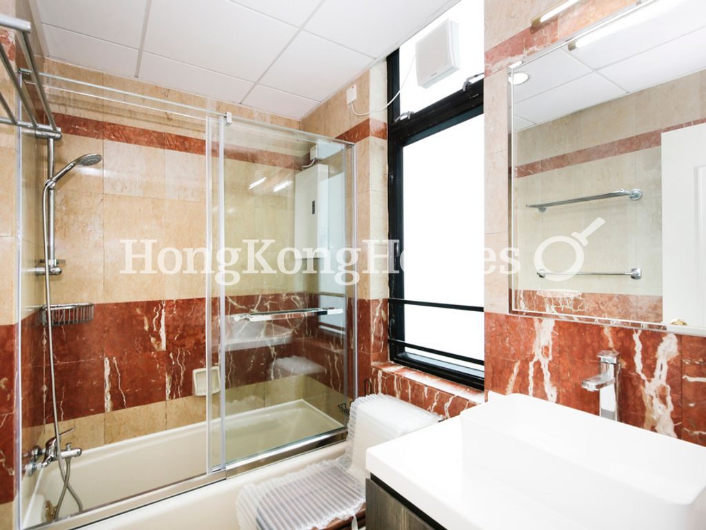 Master Bathroom — Repulse Bay Road, 37 - Block 01, Repulse Bay