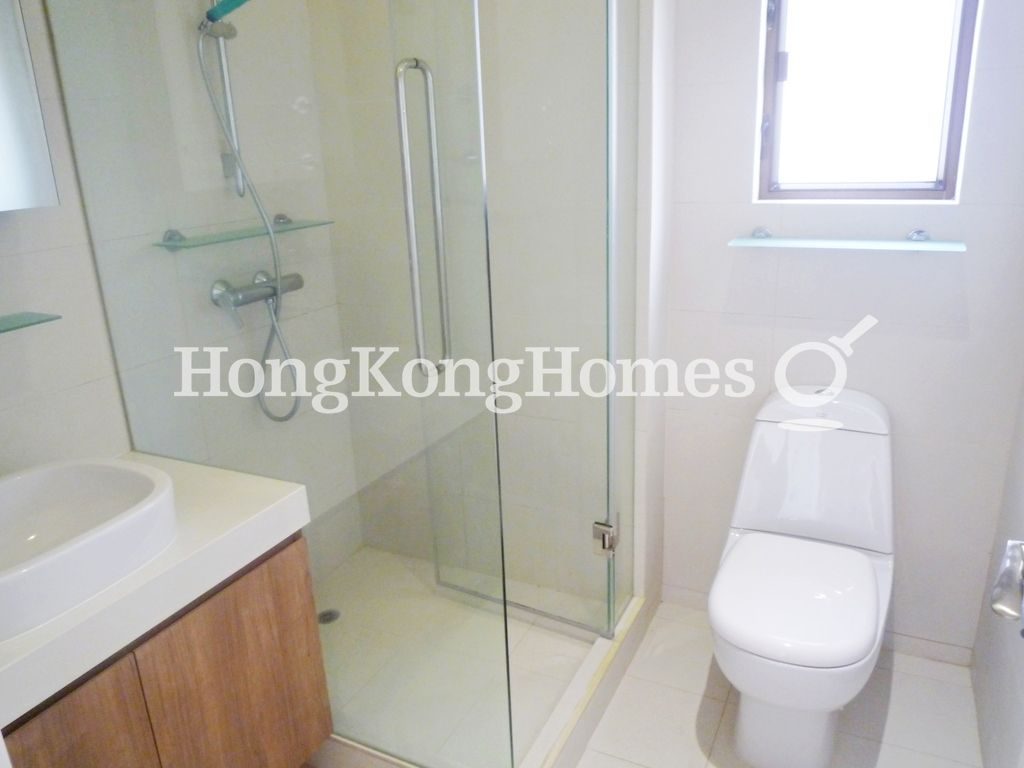 Guest Bathroom — Swiss Towers - Tower 4, Tai Hang
