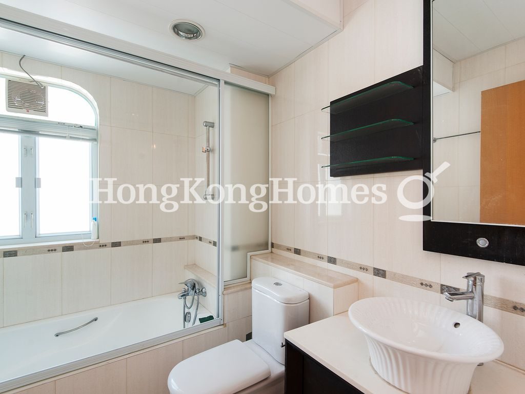 Guest Bathroom — 甘樹小築，西貢