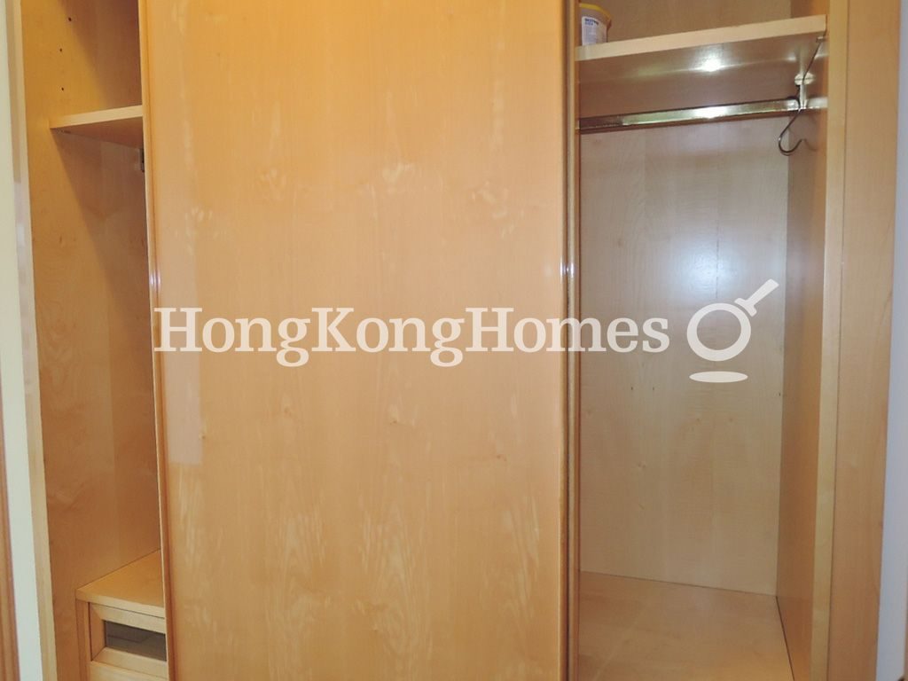 Built-in Wardrobe in Master Bedroom — Fairlane Tower, Mid-levels Central