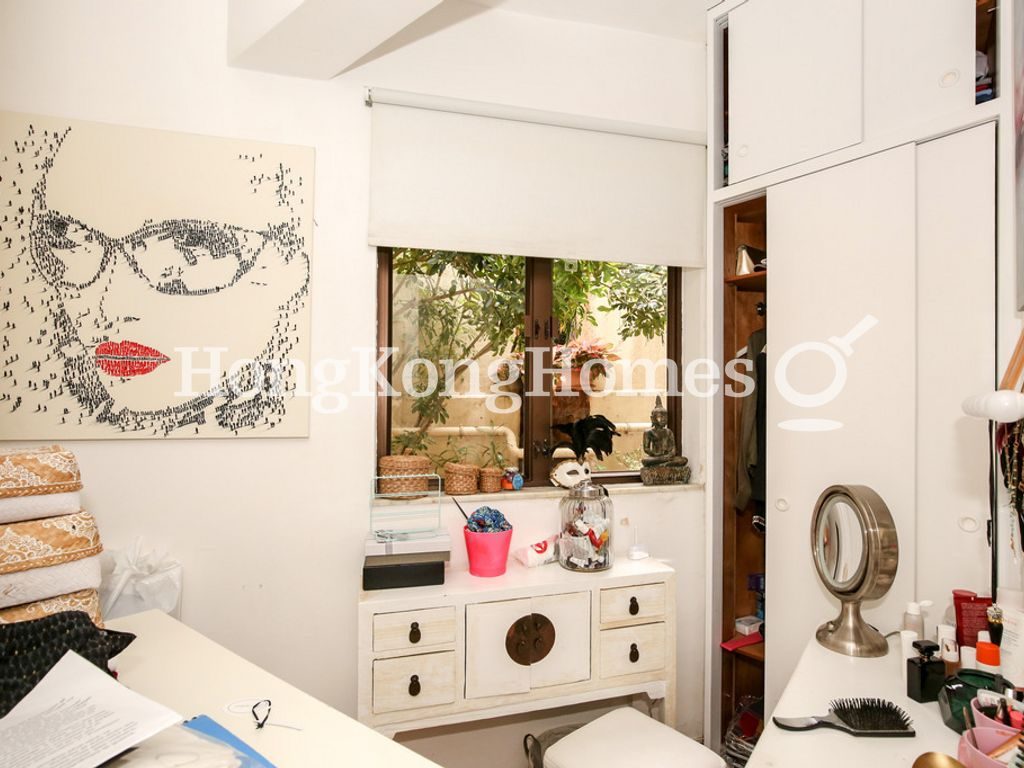 Dressing Area in Master Bedroom — Splendour Villa, Repulse Bay