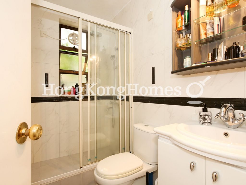 Master Bathroom — Splendour Villa, Repulse Bay