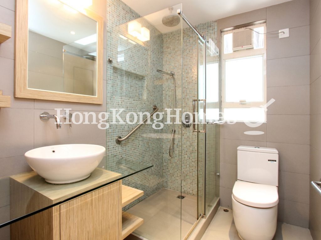 Guest Bathroom — Conway Mansion - Block A-B, Mid-levels West
