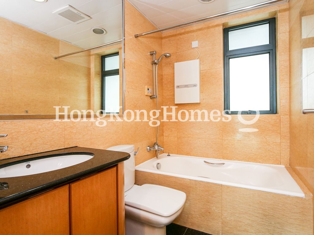 Guest Bathroom — La Mer - Block 02, Pokfulam
