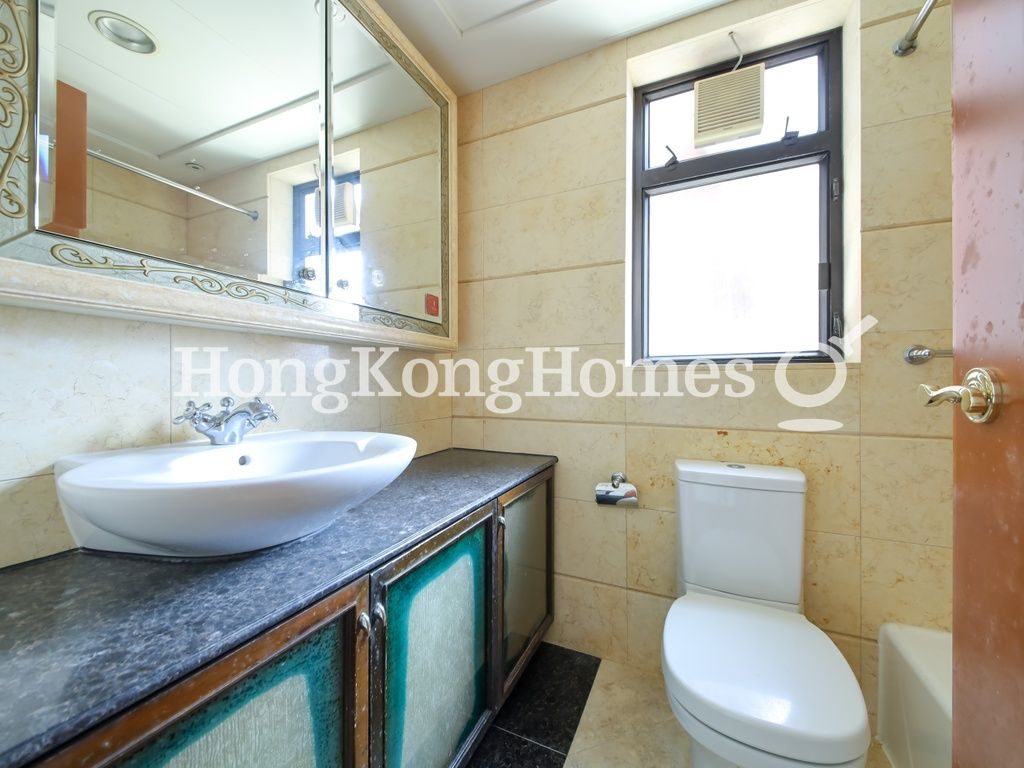 Guest Bathroom — The Arch - Block 2A (Moon Tower), Tsim Sha Tsui