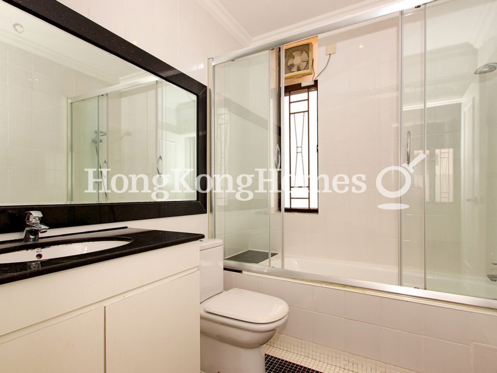 Master Bathroom — Spyglass Hill, Repulse Bay
